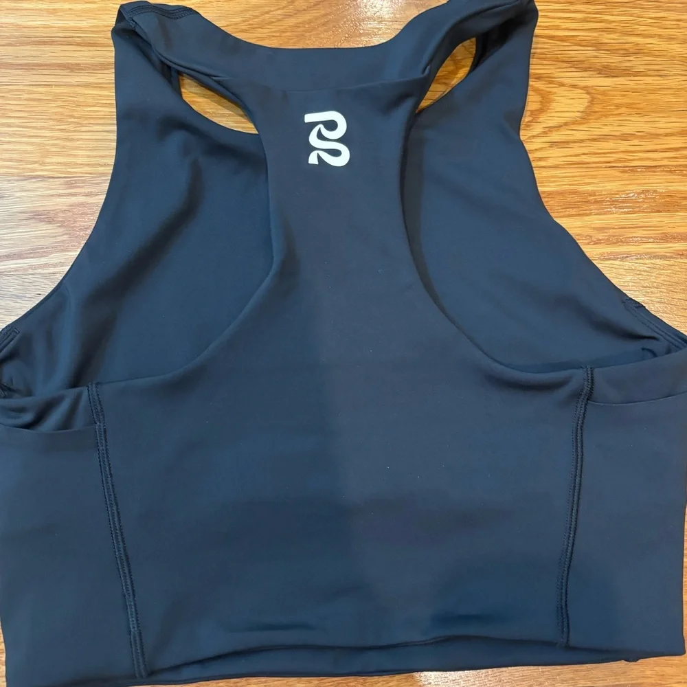 NWT - BLACK - Bandit Scoop Neck Race Crop, large, built in bra - Picture 4 of 7